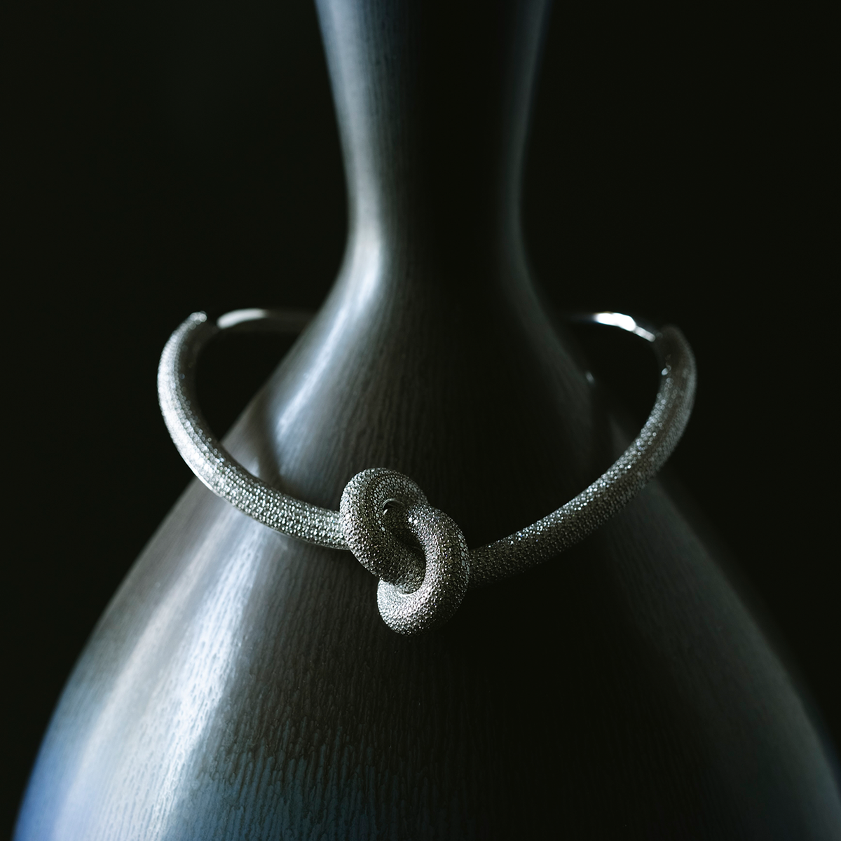 Legacy Knot Collier Pavé
